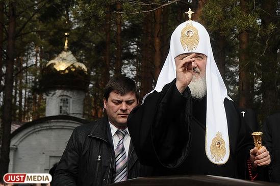 Митрополит Евгений объяснил, почему патриарх ездит на дорогих автомобилях и пользуется охраной - Фото 1