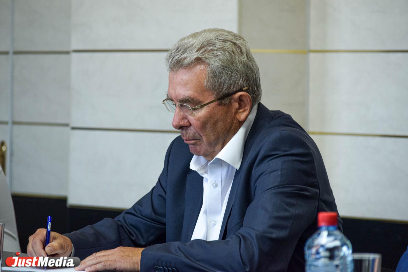 Виталий Вольф получил от Евгения Куйвашева прощальную награду - Фото 1