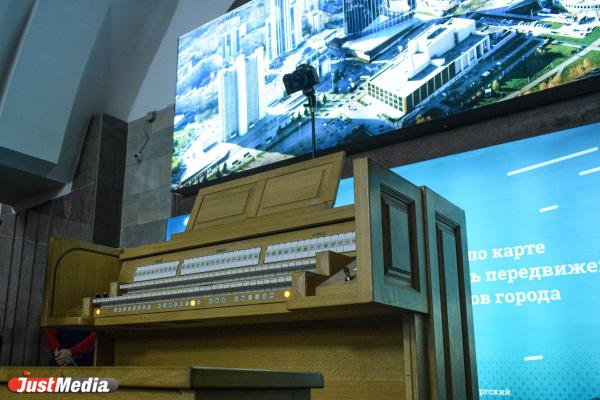 Екатеринбург стал первым городом России, в метро которого сыграли на органе - Фото 1