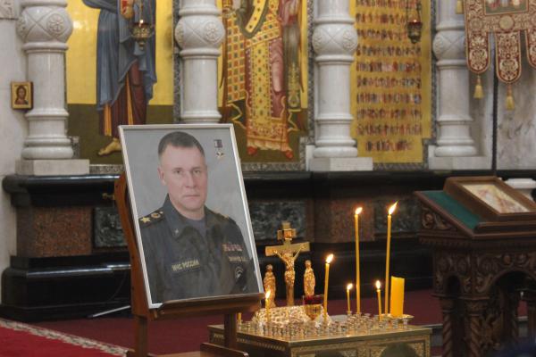 В храмах Свердловской области проходят богослужения в честь годовщины гибели главы МЧС РФ Евгения Зиничева - Фото 1