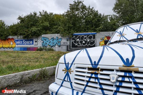 STENOGRAFFIA вместе с граффитчиками раскрасили забор на улице Белинского - Фото 1