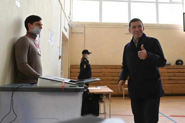 Четверо из пяти кандидатов в губернаторы Свердловской области пришли на избирательные участки - Фото 1