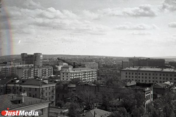 Напротив гостиницы «Исеть» в Екатеринбурге должна была появиться огромная площадь - Фото 1