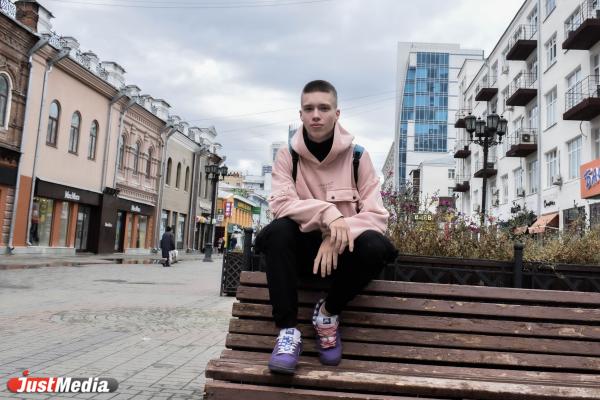 Никита Антонов, студент: «Не смотрите в окно на то, как уходит осень. Выходите и наслаждайтесь ею». В Екатеринбурге +14 градусов - Фото 1
