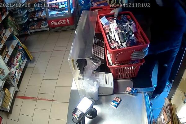 В Свердловской области будут судить банду, которая похитила из магазинов сигарет на 2,5 млн рублей - Фото 1