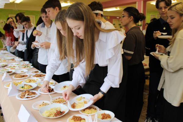 Школьники Ленинского района выбрали лучший комбинат питания - Фото 1