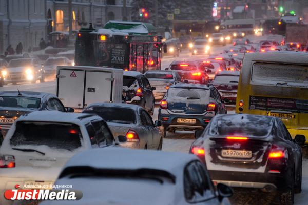 Свердловчан с автомобилями ожидает гололедица и плохая погода - Фото 1