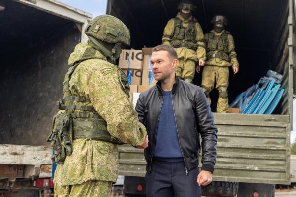 Депутат Алексей Вихарев передал мобилизованным в 32-й военный городок амуницию и медикаменты - Фото 1