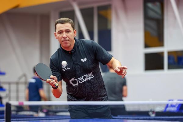 Игорь Левитин и Евгений Куйвашев сыграли с участниками турнира по настольному теннису - Фото 1