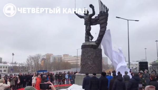 В Екатеринбурге появилась новая скульптура - Фото 1