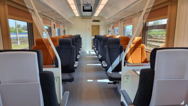 Новые комфортабельные вагоны начали курсировать в составе пригородных поездов в Свердловской области и ХМАО-Югре  - Фото 1