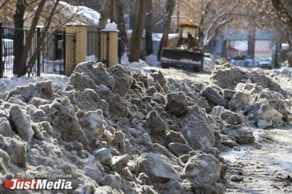 Алексей Орлов признал работы по устранению последствий снегопадов в уральской столице неудовлетворительными - Фото 1