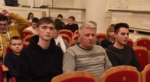 В Свердловской филармонии состоялся концерт для семей мобилизованных уральцев - Фото 1