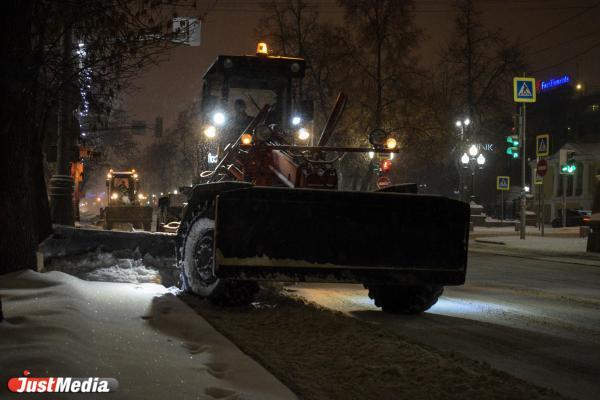 Алексей Орлов сообщил, что для уборки Екатеринбурга от снега задействована вся коммунальная техника - Фото 1
