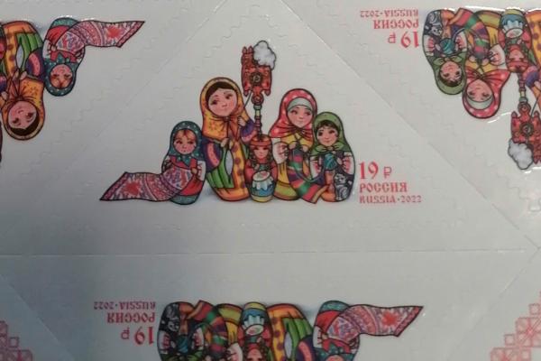 В Екатеринбурге в Главпочтамте появились треугольные марки с матрешками - Фото 1