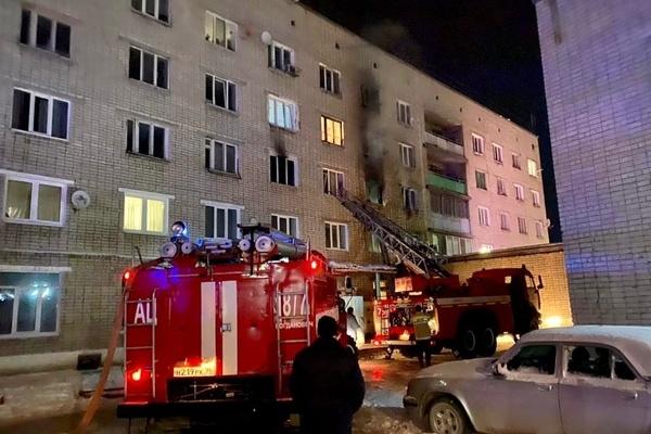 В Богдановиче спасли 25 человек из дома, в котором ночью загорелась газовая горелка - Фото 1