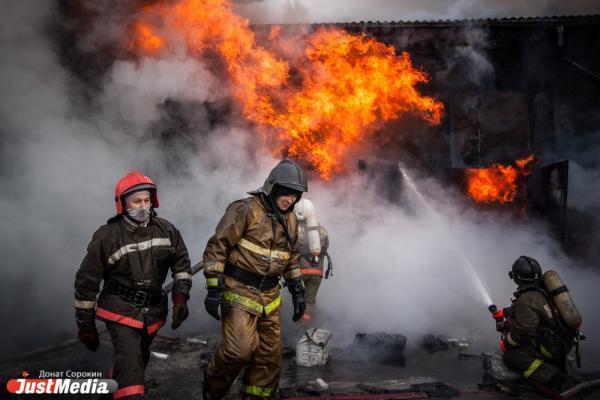 В Санкт-Петербурге случился пожар в здании завода «Звезда» - Фото 1