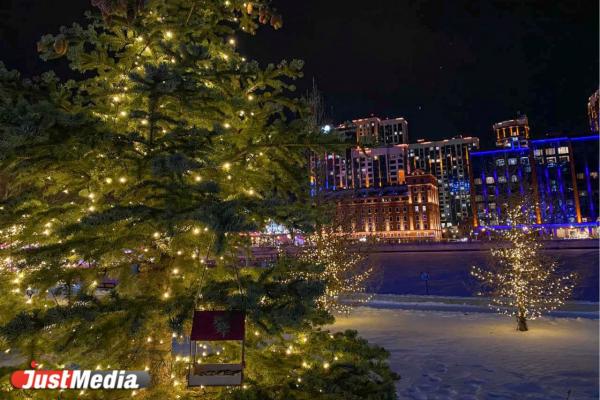 «Зимняя и праздничная красота заставляет улыбаться». В Екатеринбурге -11 градусов - Фото 1