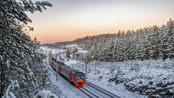 Новые пригородные поезда назначены на СвЖД с 1 января 2023 года  - Фото 1