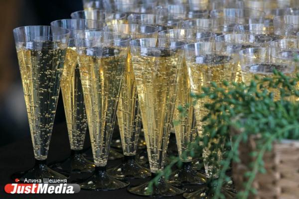 В Крыму начнут производить шампанское по советских технологиям - Фото 1