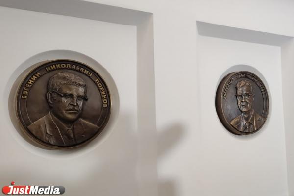 В здании администрации Екатеринбурга увековечили Евгения Ройзмана и Александра Высокинского - Фото 1