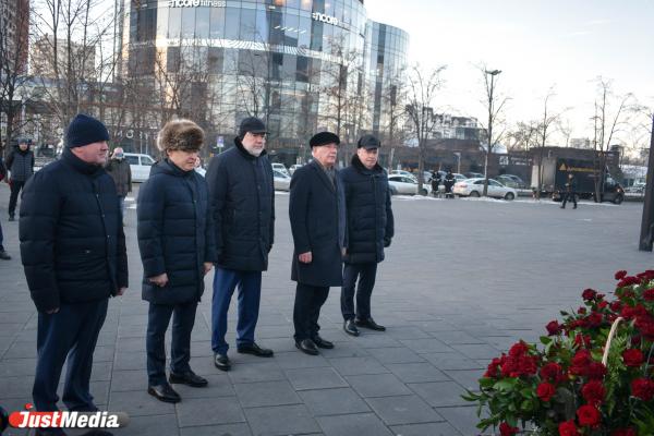 Политическая элита Свердловской области почтила память Бориса Ельцина - Фото 1