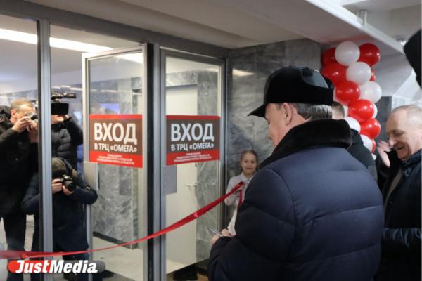 В Екатеринбурге открыли подземный переход со станции метро «Проспект Космонавтов» в ТРЦ «Омега» - Фото 1