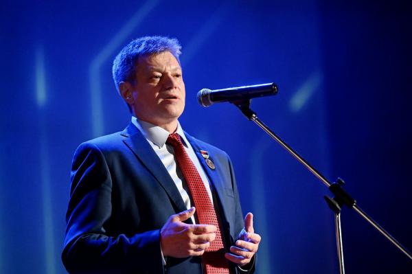 Активисты профсоюзного движения Свердловской области получили награды от Евгения Куйвашева - Фото 1