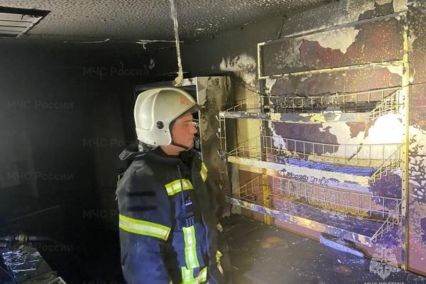 В екатеринбургском ТК «Современник» сгорел подвал - Фото 1