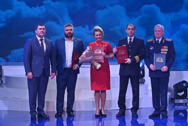 Представители авиаотрасли Свердловской области получили награды губернатора и полпреда к 100-летнему юбилею гражданской авиации - Фото 1