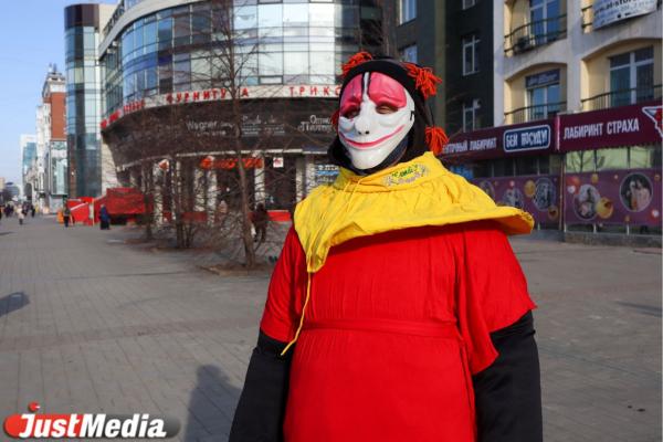 Аниматор парка развлечений: «Скоро весна». В Екатеринбурге -8 градусов - Фото 1