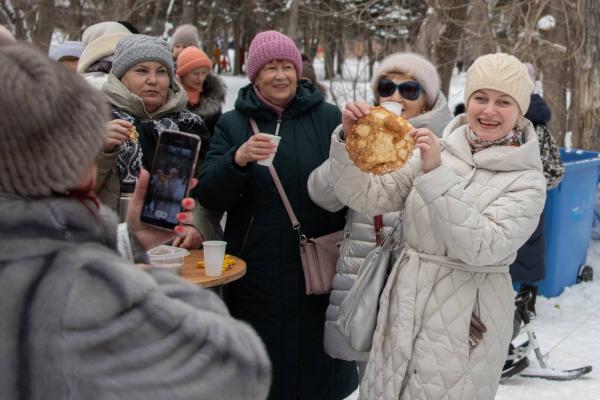 В летнем парке «Уралмаш» широко проводили Масленицу - Фото 1
