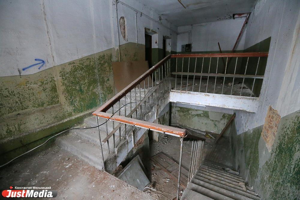 В 2023 году Евгений Куйвашев намерен переселить из аварийного жилья 6 тысяч свердловчан - Фото 1