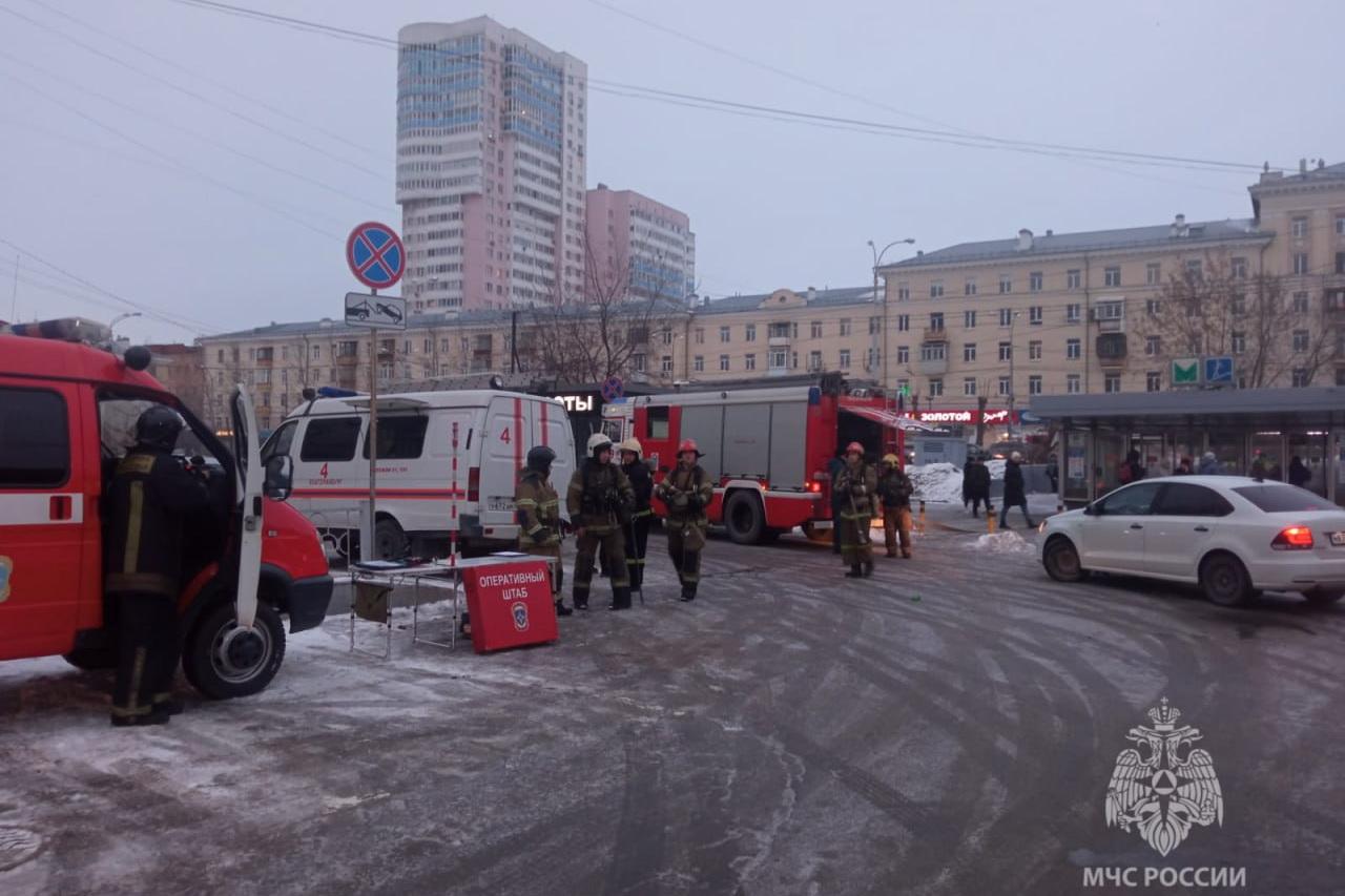 На станции метро «Уралмаш» произошел пожар - Фото 1