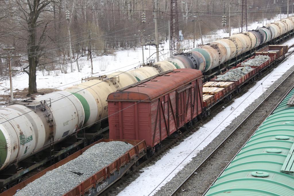 Более 20 «противоразмывных» поездов сформировала СвЖД для защиты инфраструктуры в период весеннего паводка - Фото 1