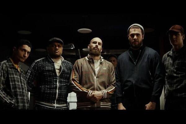 После «Трои» - «Джентльмены» по-уральски. RCC сняла новый короткометражный фильм к бою Бориса Медведева и Хендессона Феррейры - Фото 1