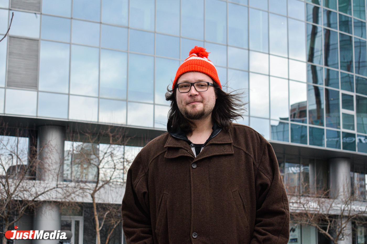 Роман Кардаков, владелец магазина комиксов: «Телефон говорит, что через пару дней на улице будет пятнадцать градусов тепла». В Екатеринбурге +4 градуса - Фото 1