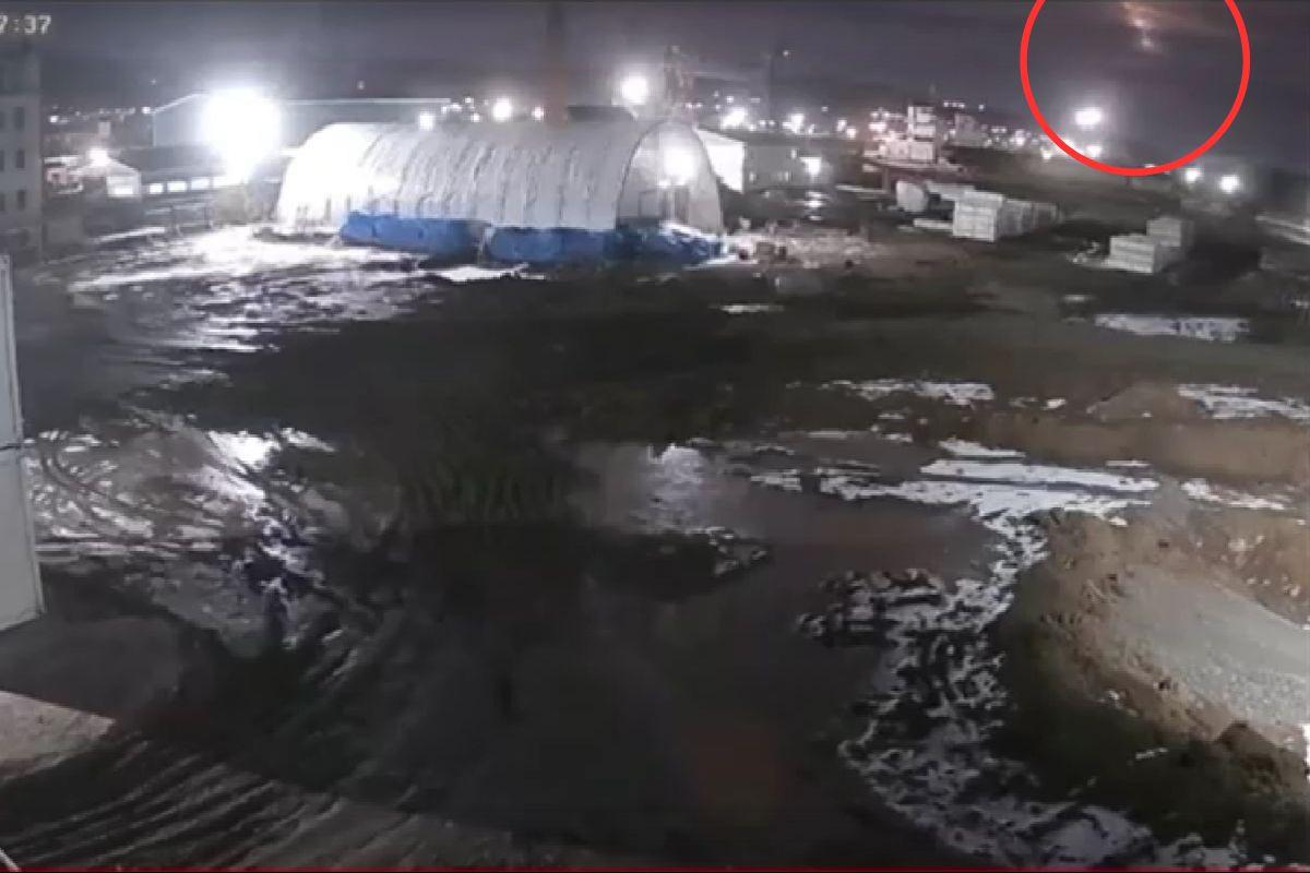 В небе над Иркутской областью зафиксировали падение метеорита - Фото 1