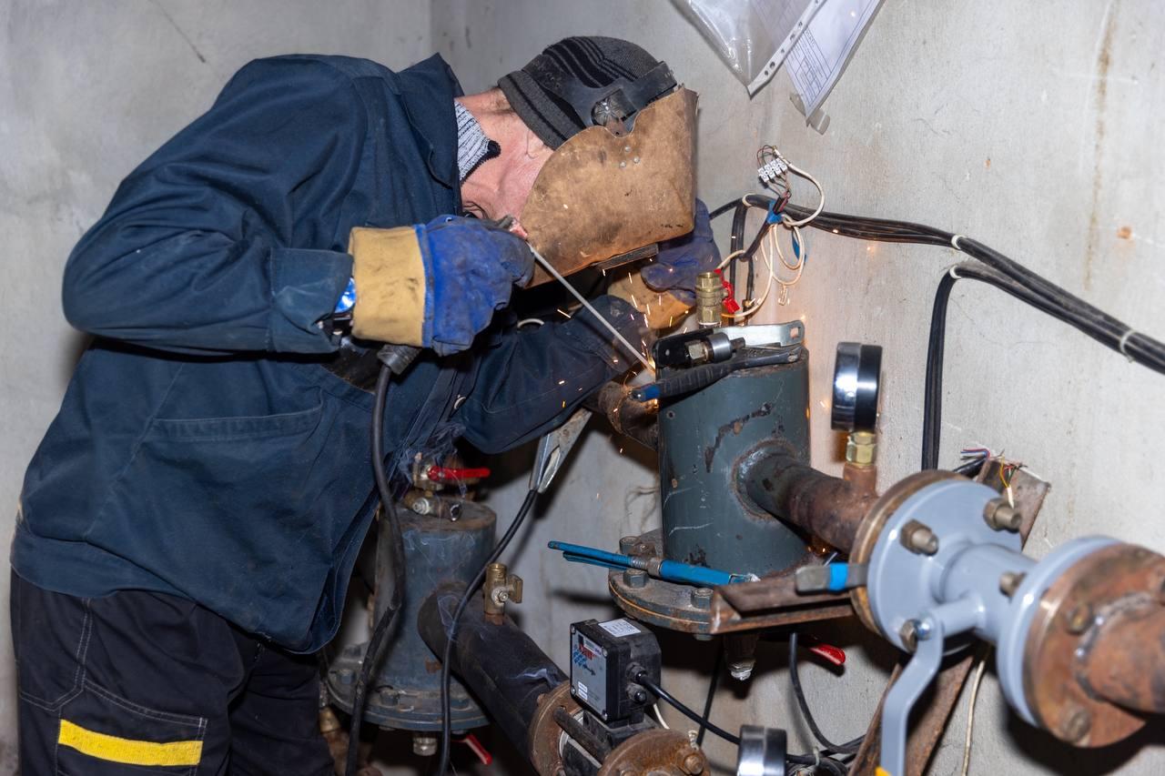 Депутат Алексей Вихарев помог установить счетчики в храме на Эльмаше - Фото 1