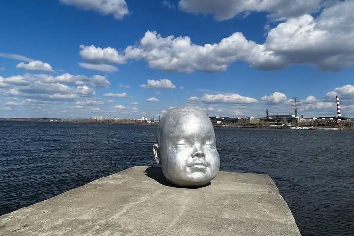 На ВИЗовском пруду появилась голова «Индустриального младенца» - Фото 1