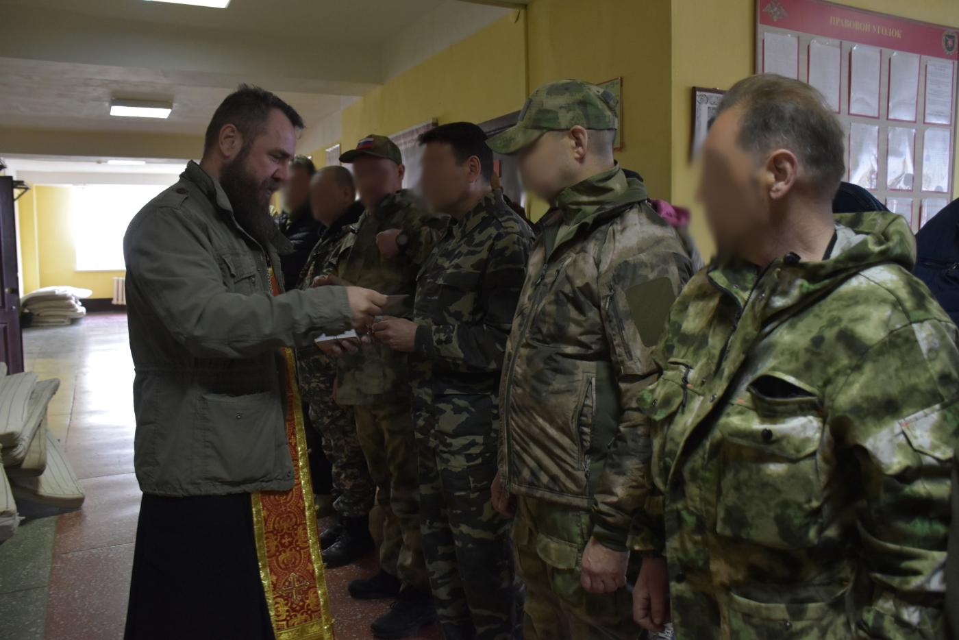 Казаки и священник отправились из Екатеринбурга в зону СВО - Фото 1