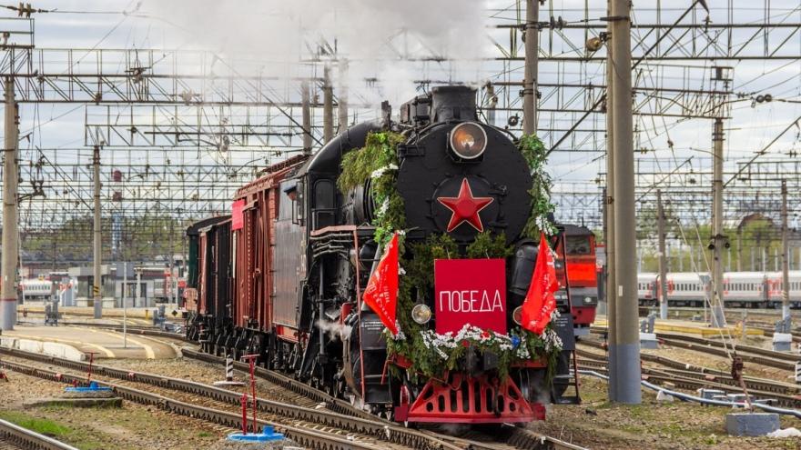 Свердловская железная дорога запускает ретропоезда на паровозной тяге «Эшелоны Победы»   - Фото 1