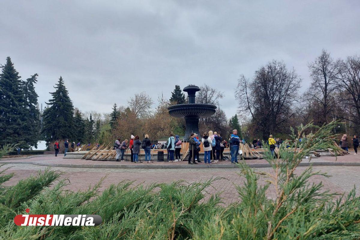 Администрация Екатеринбурга во главе с Алексеем Орловым провела общегородской субботник - Фото 1