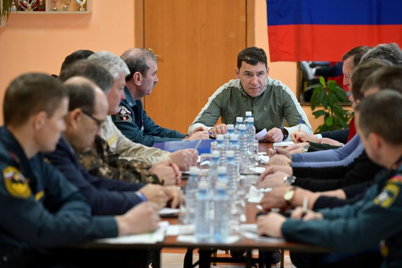 Евгений Куйвашев выделил из резервного фонда 4,5 млн рублей для погорельцев из Таежного - Фото 1