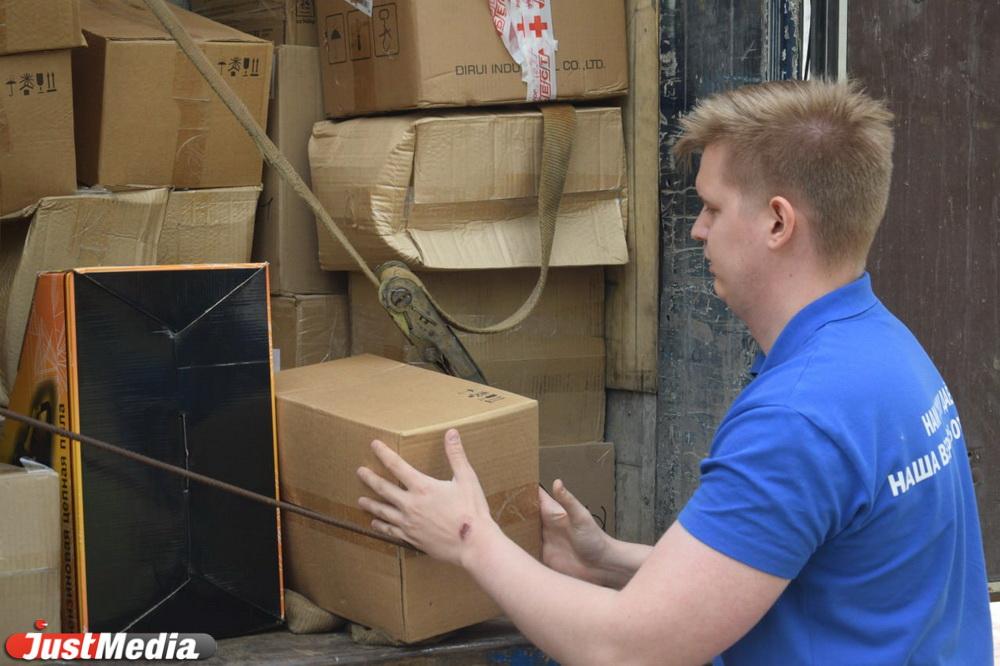 Из Екатеринбурга на Донбасс отправилась фура с гуманитарной помощью к 9 Мая - Фото 1