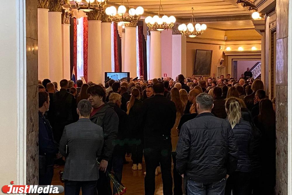 В Екатеринбурге прощаются с тренером Денисом Ефановым, погибшим в ходе СВО - Фото 1