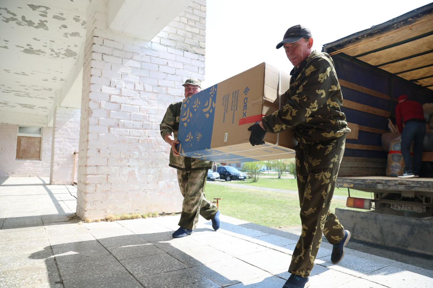Жители пострадавших от огня поселков получили стиральные машины, холодильники и другую бытовую технику от свердловских благотворителей - Фото 1