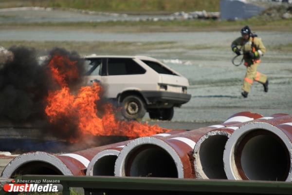 Беспилотник ВСУ сбросил бомбу на машину полиции в Брянской области