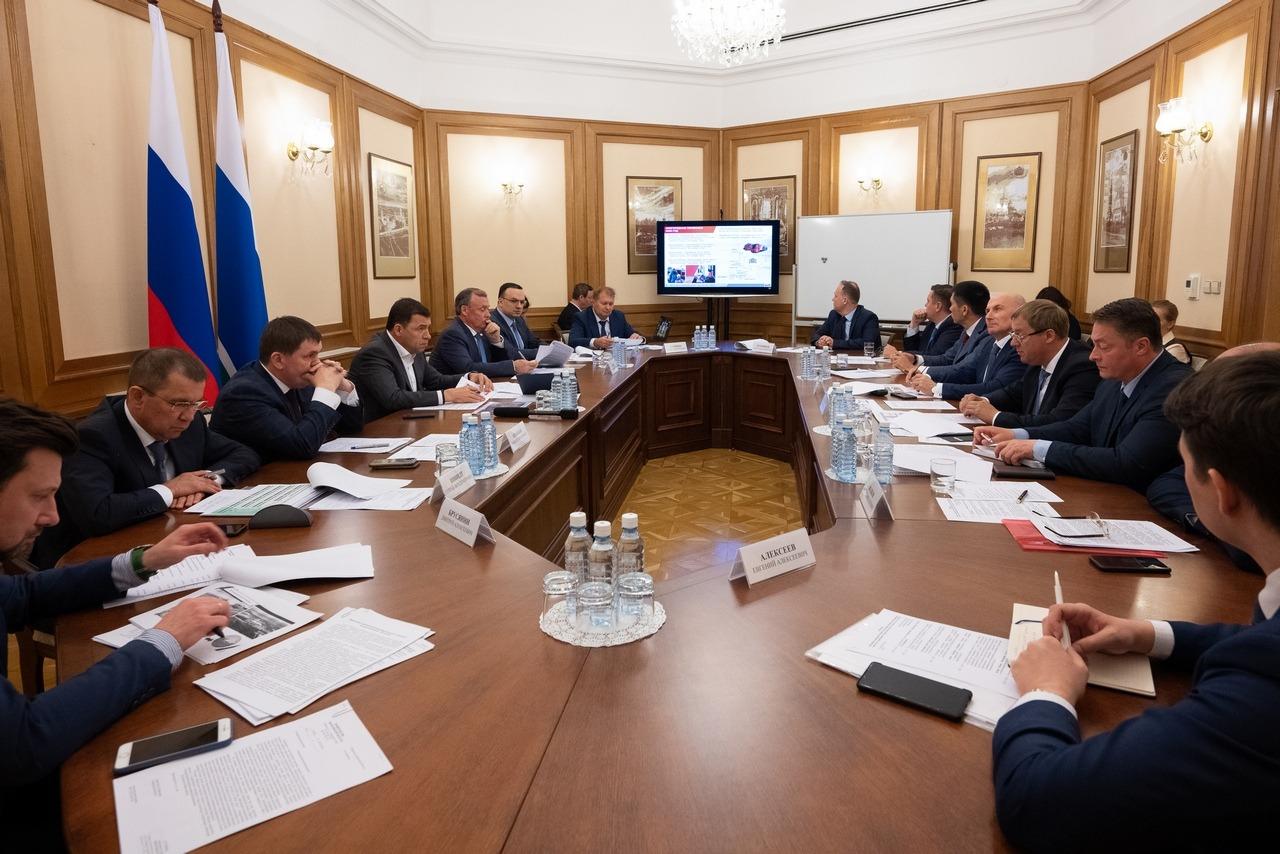 Евгений Куйвашев обсудил с Иванов Колесниковым строительство Сухого порта и наземного метро в Екатеринбурге - Фото 1