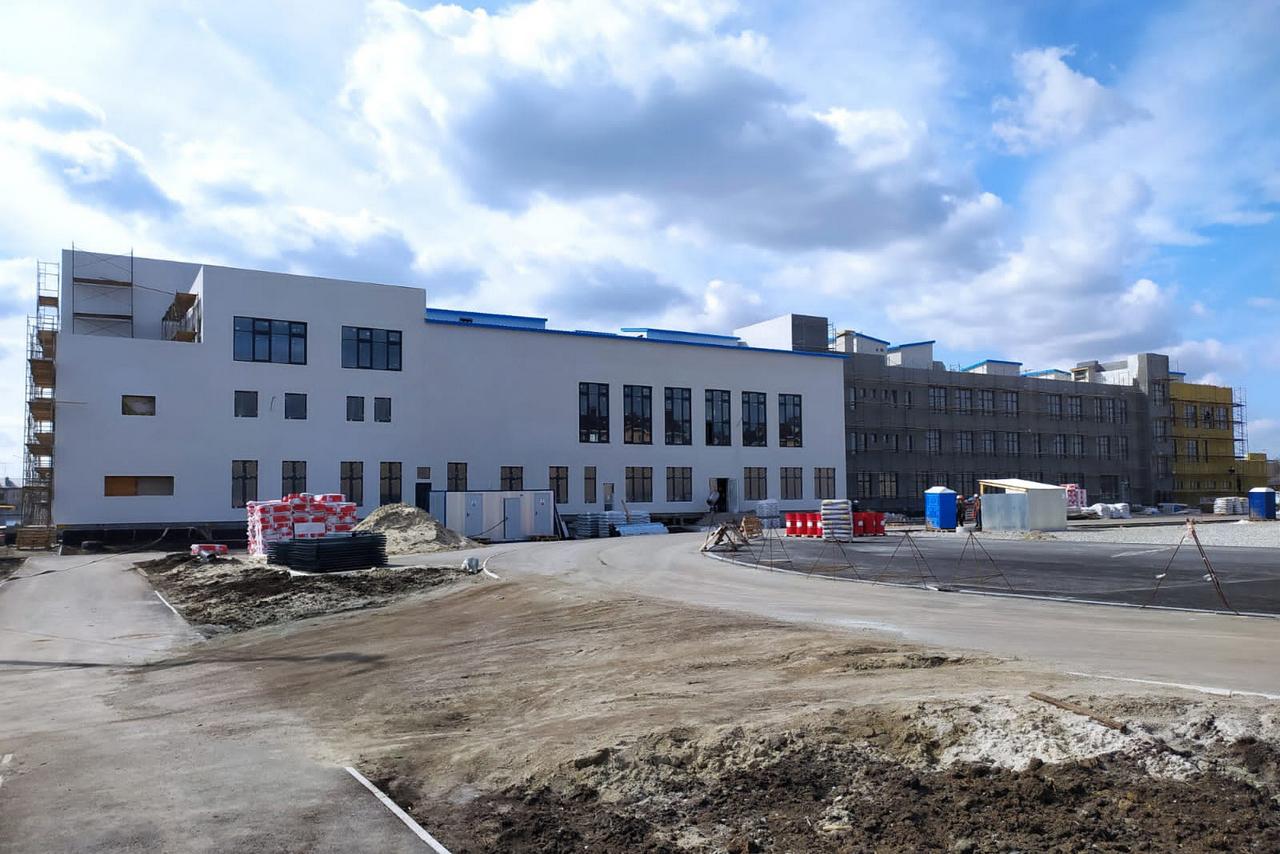 Евгений Куйвашев направил 328 миллионов рублей на завершение строительства школ в Серове и Косулино - Фото 1